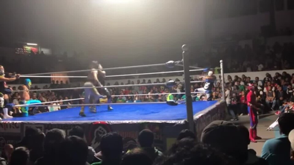 Ángel Rebelde and Murcielago Plateado Jr. in the ring at Arena Querétaro.